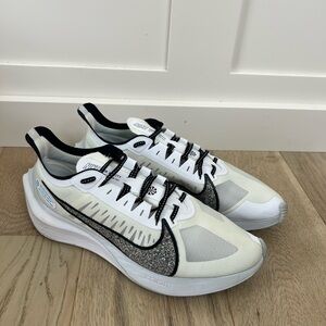 Nike gravity zoom sneakers